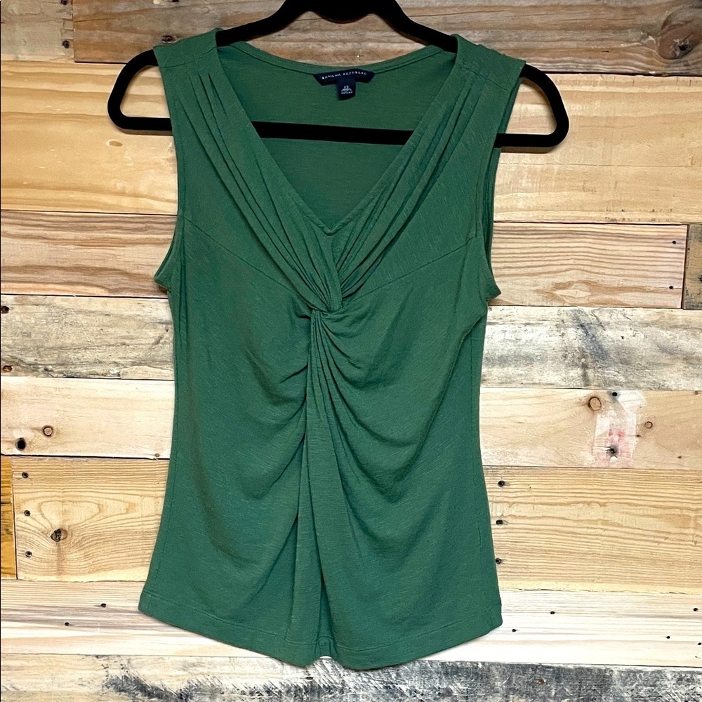 Banana Republic size XS Olive Green Twist Front Lightweight Sleeveless Blouse